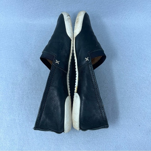 FRYE Melanie Black Italian Leather Distressed Flat Loafers Size 6M - Picture 10 of 12